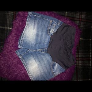 Old navy maternity shorts